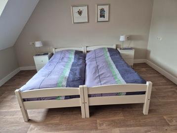 1 persoons bed en nachtkastje