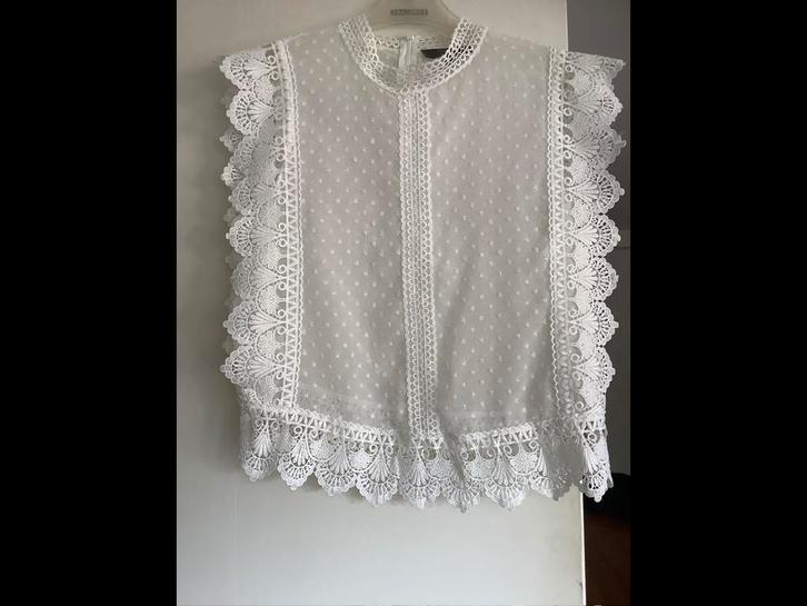 Zeer mooi nieuw wit topje blouse Nikkie bij Kate Moos , M, Kleding | Dames, Tops, Nieuw, Maat 38/40 (M), Wit, Zonder mouw, Verzenden