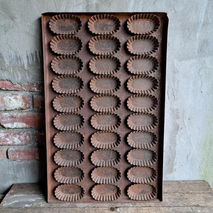 Grote XL oude bakvorm bakplaat met 30 bakvormpjes *Etage3*, Huis en Inrichting, Woonaccessoires | Overige, Gebruikt, Ophalen of Verzenden