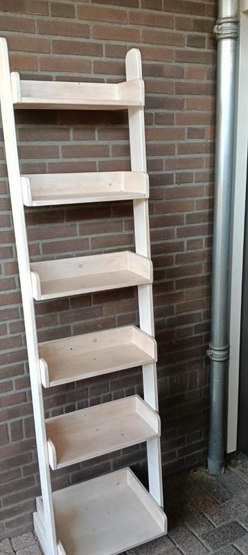 Mooie hangemaakt massief wandrek, etaleire, wandmeubel beschikbaar voor biedingen