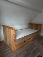 Steigerhouten Bed met Ladebakken + IKEA Matras in Nieuwstaat, 90 cm, Eenpersoons, Steigerhout, Ophalen of Verzenden