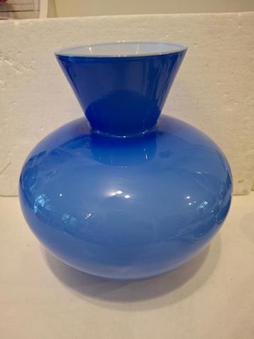 Venini Indria - mooi blauwe vaas met opaline binnenkant beschikbaar voor biedingen