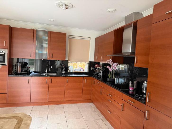 Houten Hoekkeuken met Zwart granieten blad, Huis en Inrichting, Keuken | Complete keukens, Gebruikt, Hoekkeuken, Overige kleuren