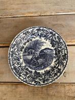 Vintage blauw bord Ceramique Maestricht. Familie met huifkar, Ophalen