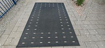 Tapijt 160cm x 230cm beschikbaar voor biedingen