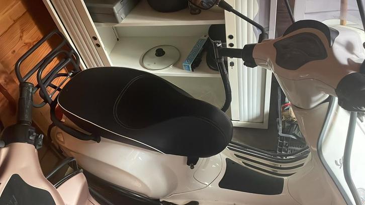 Vespa Sprint Wit - Beugel pakket & Extra slot, Fietsen en Brommers, Scooters | Yamaha, Gebruikt, Overige modellen, Benzine, Ophalen