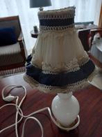 Wit opaline schemerlampje en asbakje, Huis en Inrichting, Lampen | Tafellampen, Ophalen of Verzenden, Gebruikt, Glas, Minder dan 50 cm