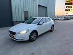 Volvo V40 1.6 D2 Kinetic airco is euro5 2012, Voorwielaandrijving, Euro 5, Gebruikt, Zwart
