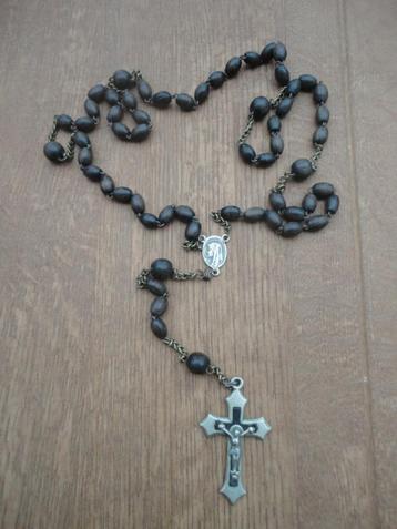 Mooie rozenkrans, paternoster ter decoratie bij kerst beschikbaar voor biedingen