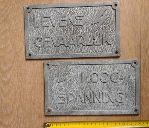 Metalen bord levensgevaarlijk hoogspanning reclamebord oud, Verzamelen, Merken en Reclamevoorwerpen, Gebruikt, Reclamebord, Ophalen of Verzenden