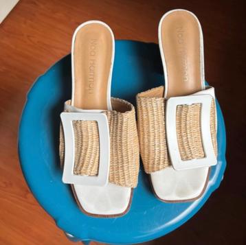 Mooie aparte muiltjes  beschikbaar voor biedingen