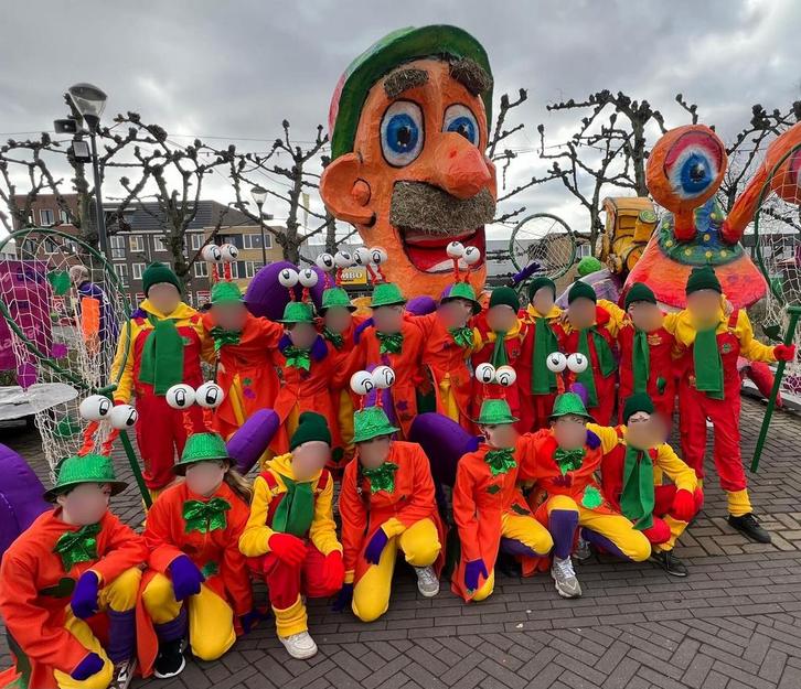 Carnaval loopgroep slakken & vangers 18x  8-15 jaar, Kinderen en Baby's, Carnavalskleding en Verkleedspullen, Zo goed als nieuw