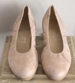 beige met goudglood  pump maat 6,5, Pumps, Beige, Ophalen of Verzenden, Zo goed als nieuw