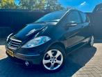 Mercedes-Benz A-Klasse 2.0 A200 5DRS AUT 2005 Zwart APK NAP✅, Auto's, Mercedes-Benz, 136 pk, Zwart, 4 cilinders, Leder en Stof