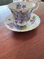 Royal Albert Purple Violet Kop en Schotel, Ophalen of Verzenden, Zo goed als nieuw, Overige stijlen, Kop(pen) en/of Schotel(s)