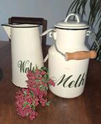 Vintage creme set emaille waterkan met melkkan en deksel., Antiek en Kunst, Ophalen of Verzenden