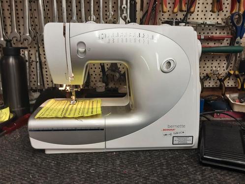 BERNETTE YONG FASHION NAAIMACHINE TYPE 56, Hobby en Vrije tijd, Naaimachines en Toebehoren, Gebruikt, Overige merken, Ophalen of Verzenden