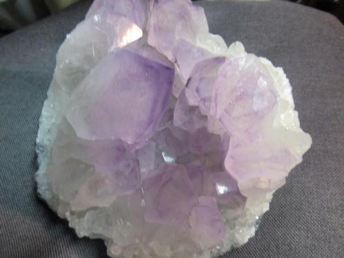 AMETHIST 4 kg grote kristallen aan alle kanten mooi € 125, Verzamelen, Mineralen en Fossielen, Mineraal, Ophalen of Verzenden
