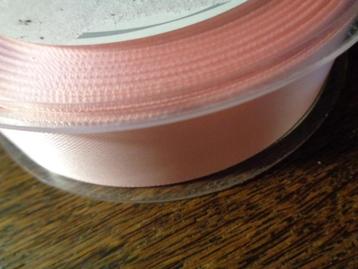 3 meter zacht roze satijn lint 2 cm breed voor 1.00 beschikbaar voor biedingen