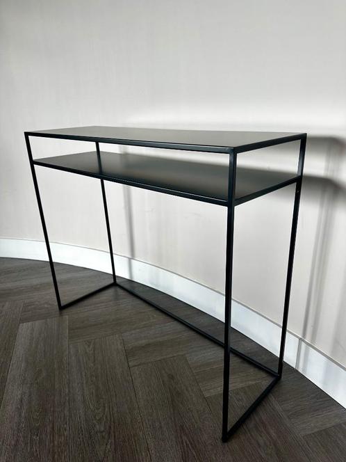 Wandtafel / side table in zwart metaal, Huis en Inrichting, Tafels | Sidetables, Nieuw, 25 tot 50 cm, 50 tot 100 cm, Rechthoekig