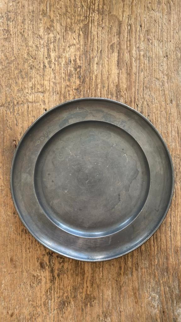 Oud tinnen bordje met bloemetje, Antiek en Kunst, Antiek | Tin, Ophalen of Verzenden