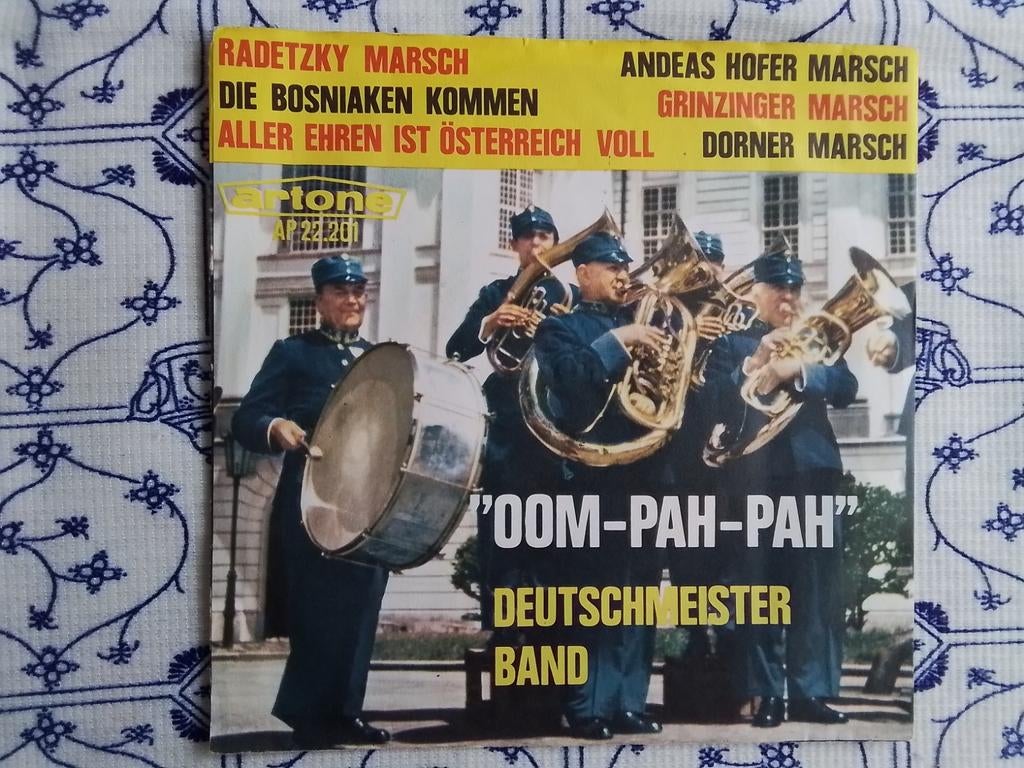 Oom-pah-pah         Radetzky marsch  (6 liedjes), Ophalen of Verzenden, Zo goed als nieuw, Wereldmuziek, EP