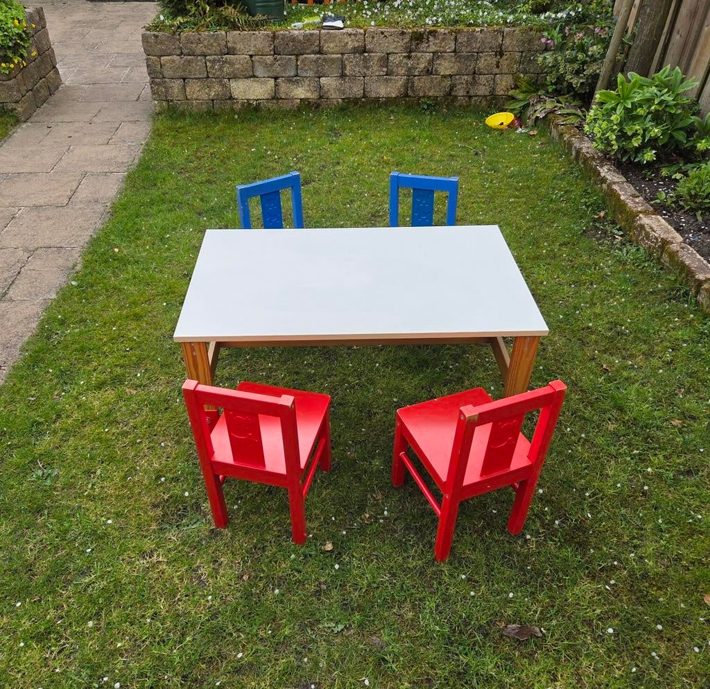 Kindertafel 100x60 met 4 stoeltjes, Ophalen, Gebruikt