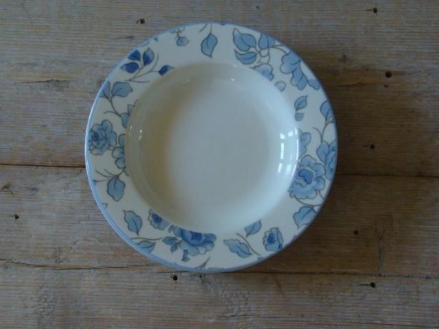 2x Diep Bord, blauwe bloem, merk SIA, zo goed als nieuw, Ophalen of Verzenden, Zo goed als nieuw, Bord(en), Overige stijlen
