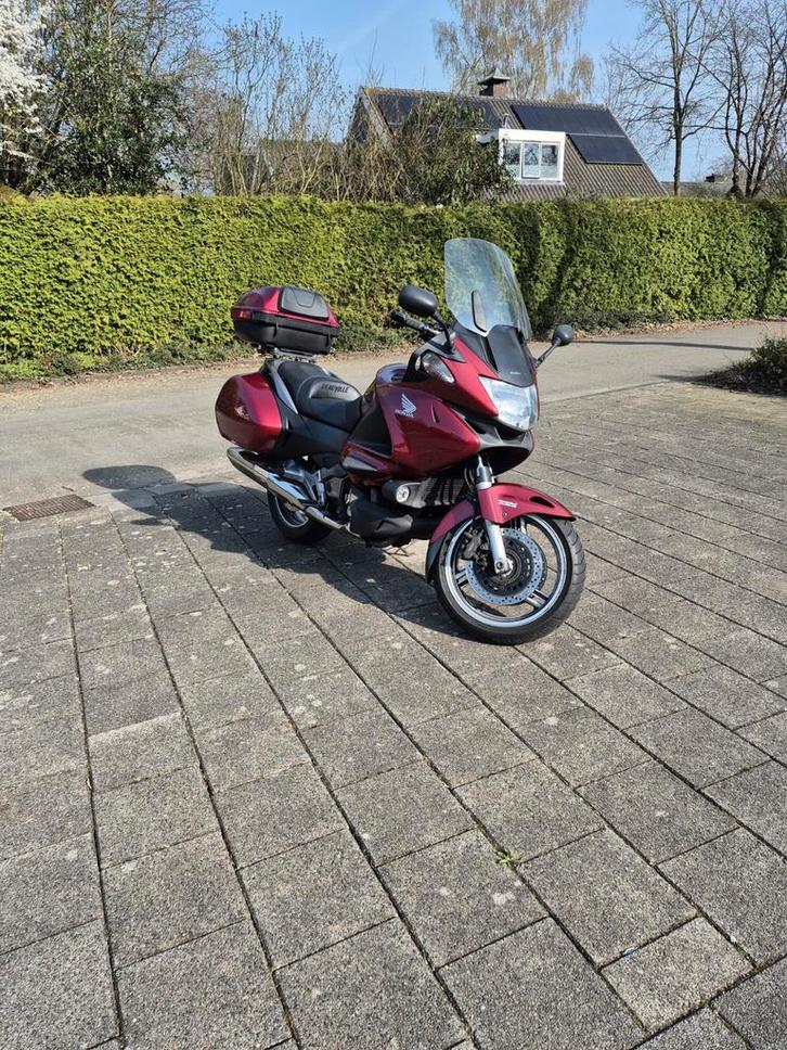 Honda NT700 VA Deauville 2011 1e NL eigenaar, Motoren, Motoren | Honda, Bedrijf, Toermotor, meer dan 35 kW, 2 cilinders, ABS, Cardan-aandrijving