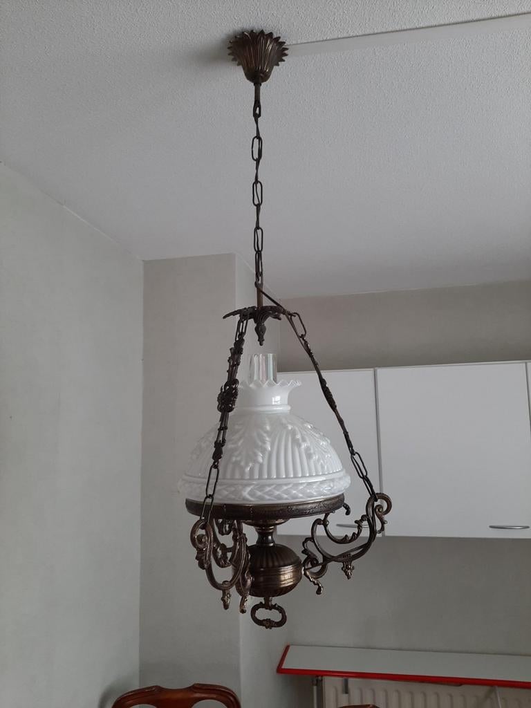 Antieke hanglamp, omgebouwde olielamp, wit glas, Antiek en Kunst, Antiek | Lampen, Ophalen