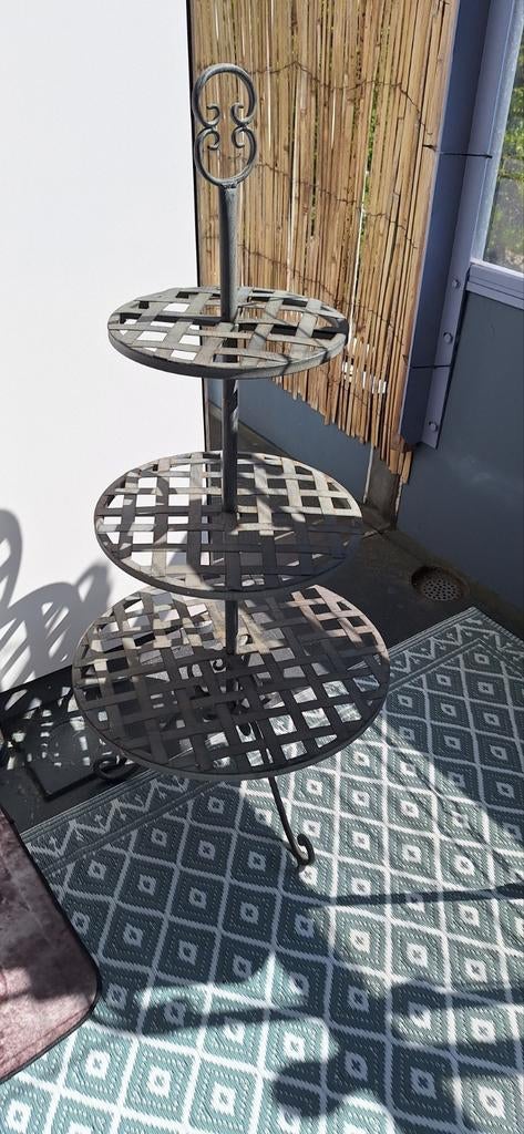 Metalen etagere, Ophalen