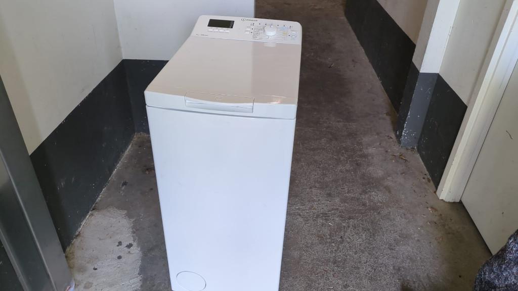 Indesit wasmachine bovenlader 7kg 1200toeren klasse C label., Witgoed en Apparatuur, Wasmachines, Ophalen, Zo goed als nieuw, 85 tot 90 cm
