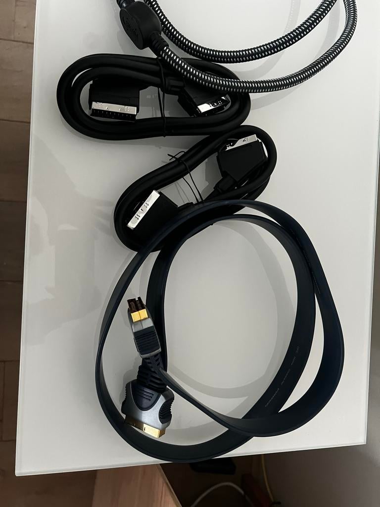 Diverse SCART kabels - 5 stuks, Audio, Tv en Foto, Audiokabels en Televisiekabels, Ophalen of Verzenden, Gebruikt, Minder dan 2 meter
