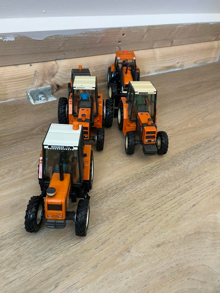 Britains Renault, Hobby en Vrije tijd, Modelauto's | 1:32, Ophalen of Verzenden, Zo goed als nieuw, Tractor of Landbouw, Britains