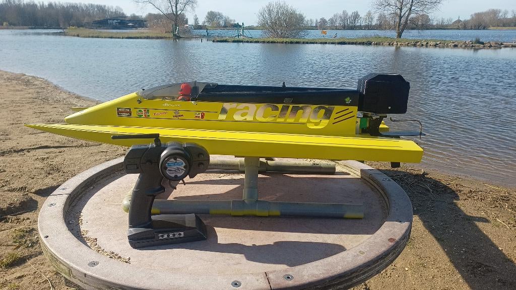 Rc boot f1 tunnelboat brusless 4s, Hobby en Vrije tijd, Modelbouw | Boten en Schepen, Ophalen, Gebruikt, Groter dan 1:32, Overige merken