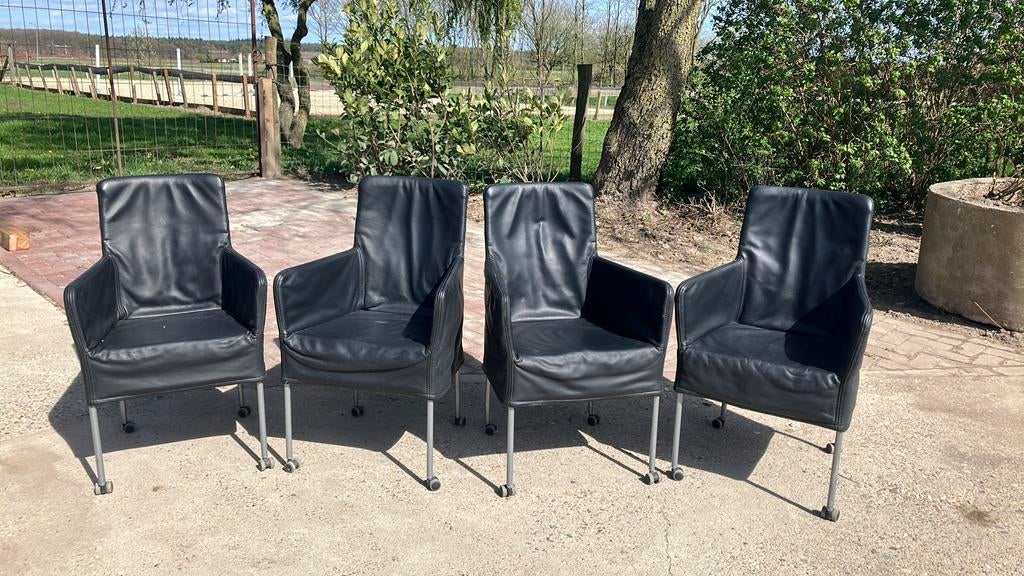 4 Zwart lederen eetkamer/kantoor stoelen, met wieltjes., Ophalen, Gebruikt, Zwart, Leer