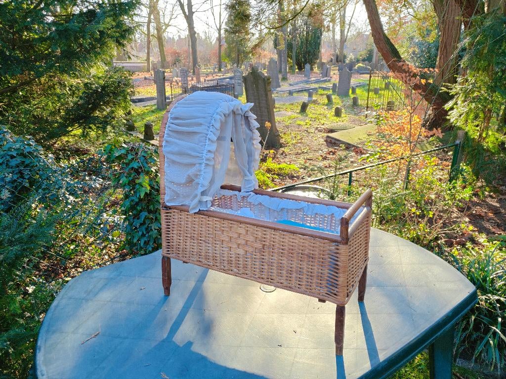 antieke poppenwieg, Ophalen