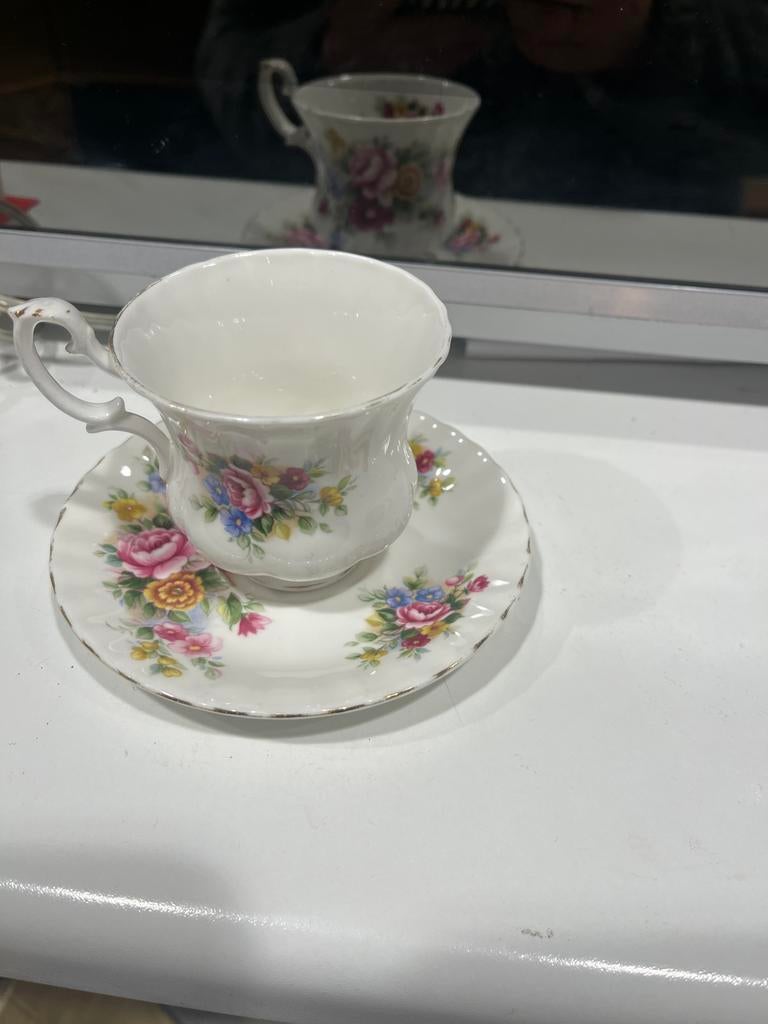 Royal Albert Chelsea Garden Kop en Schotel, Antiek en Kunst, Antiek | Servies los, Ophalen