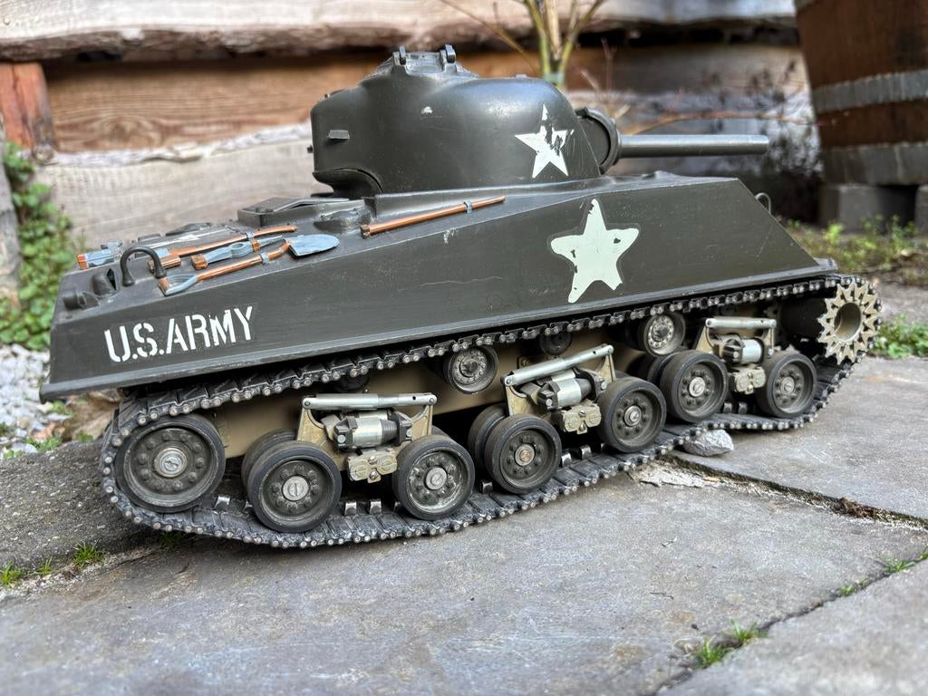 RC Sherman tank M4A3 Howitzer 105 mm, Gebruikt, Tank, Groter dan 1:32, Ophalen of Verzenden