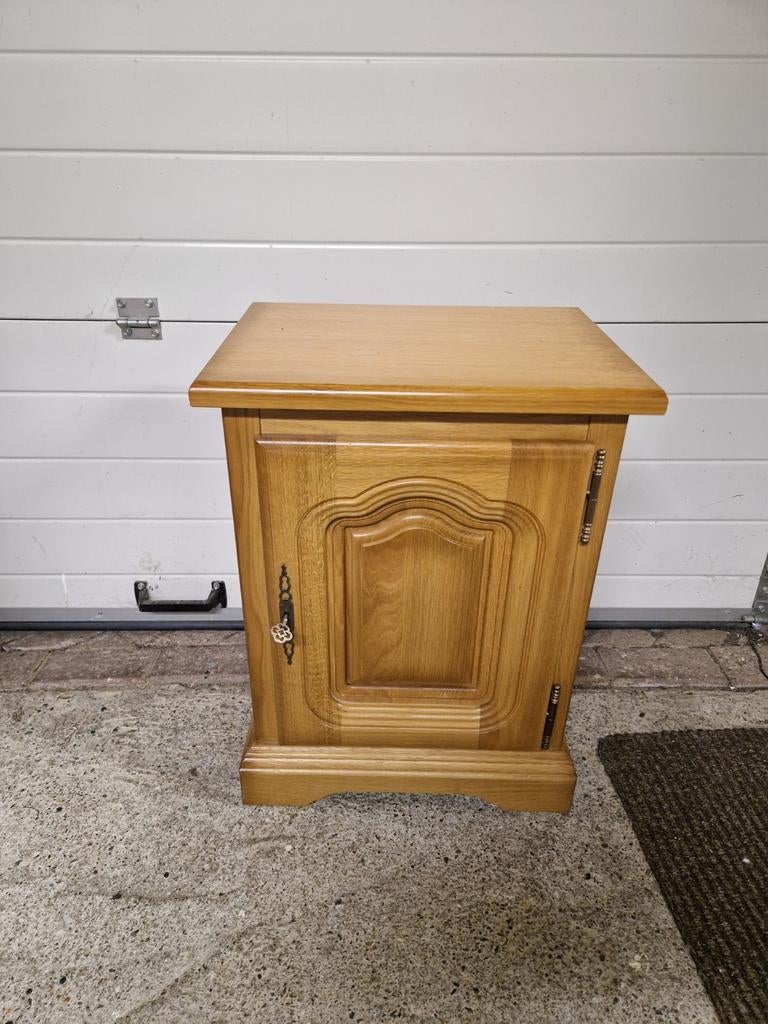 Leuk eiken nachtkastje, Ophalen, Minder dan 45 cm, 55 tot 70 cm, Zo goed als nieuw