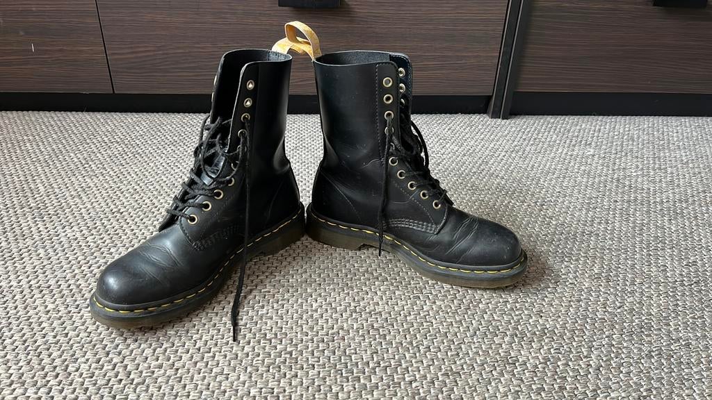 Dr martens zwart vegan, Ophalen of Verzenden, Zo goed als nieuw, Zwart