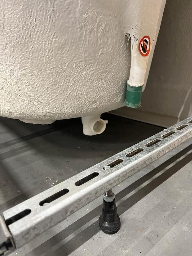 Beschadigd ligbad nummer 2 van 10., Doe-het-zelf en Verbouw, Sanitair, Gebruikt, Bad, Ophalen