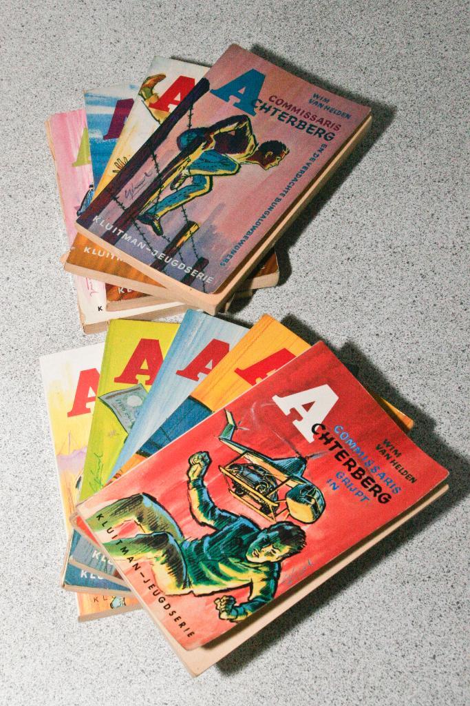 Commissaris Achterberg. Wim van Helden. Complete serie. (9x), Boeken, Kinderboeken | Jeugd | 13 jaar en ouder, Gelezen, Fictie