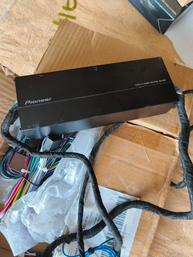 Pioneer ISO Versterker met Plug & Play Kabel, Ophalen of Verzenden
