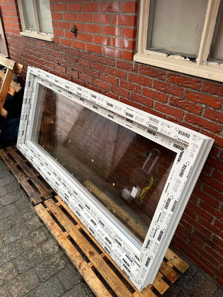 Diverse kunststof kozijnen triple glas, Doe-het-zelf en Verbouw, Kunststof, Raamkozijn, Zo goed als nieuw, Ophalen