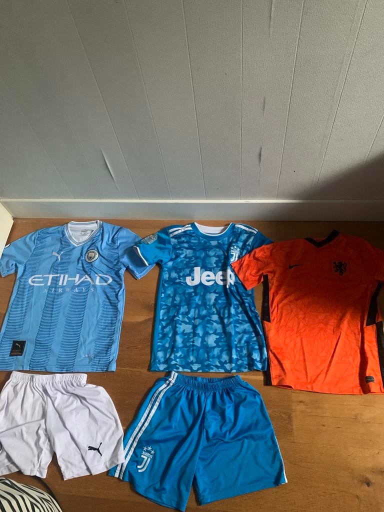 Voetbal setjes. (Ronaldo, Haaland en Vini Jr), Maat S, Ophalen, Zo goed als nieuw, Set