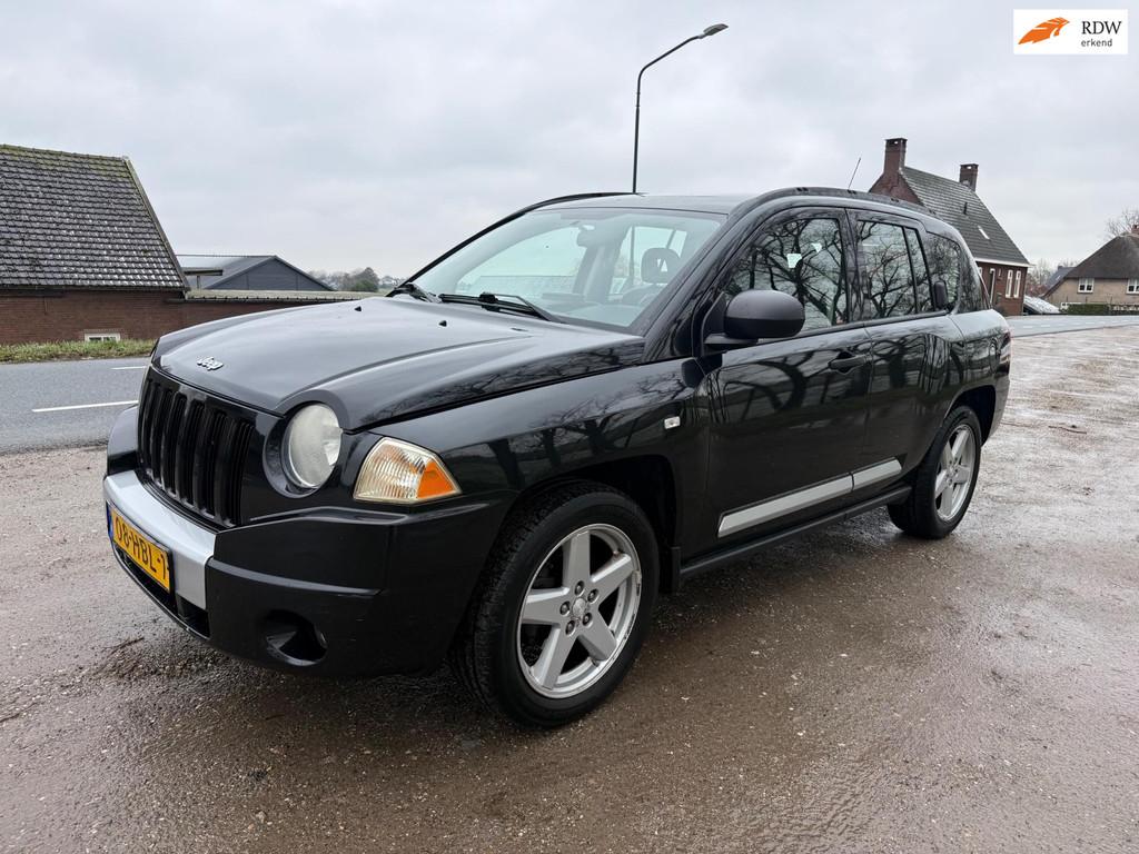 Jeep Compass 2.4 Limited AWD Cruise/Airco/Scherm Lees tekst!, Auto's, Jeep, Automaat, 450 kg, Gebruikt, Zwart