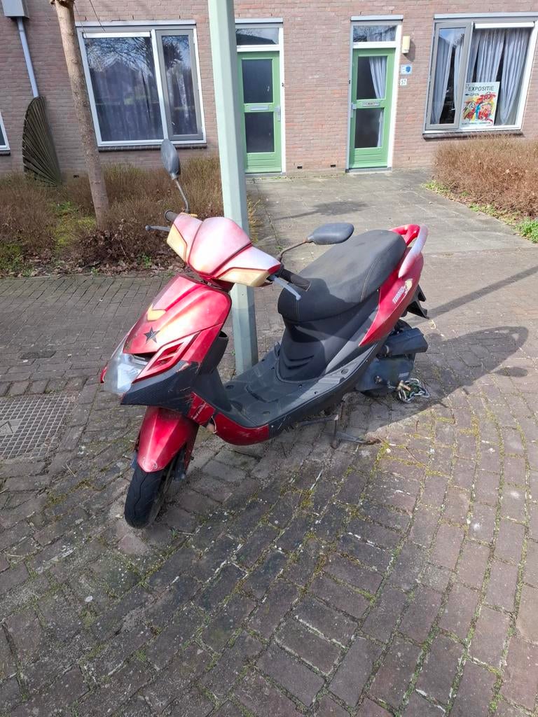 Rode scooter met 10646 km op de teller, Ophalen of Verzenden