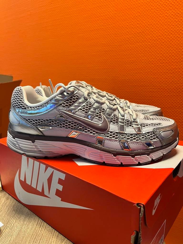 Nike P6000 Platinum / Violet 44 DS, Kleding | Heren, Ophalen of Verzenden, Nieuw, Overige kleuren