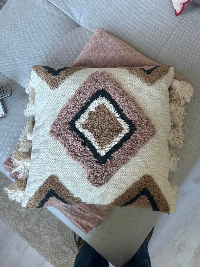 Sierkussen H&M Home, goede staat, Huis en Inrichting, Woonaccessoires | Kussens, Ophalen of Verzenden, Beige, Vierkant